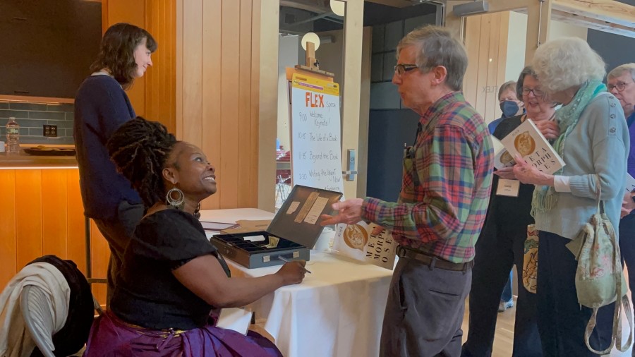 Shanta Lee signs autographs at the WriteAngles 2024 conferene