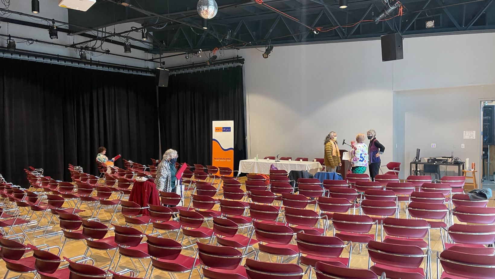 WriteAngles 2024 - Members of the organizing Committee were at the venue early to make sure everything was in place